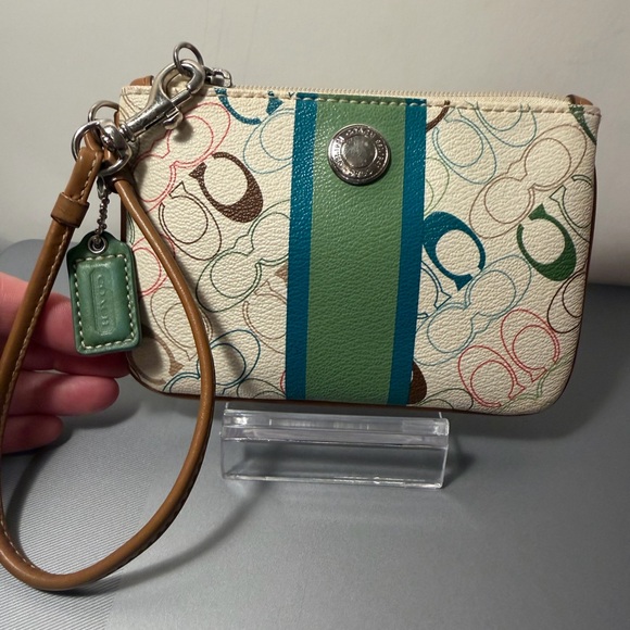 EUC Coach Chelsea Heritage Wristlet - Picture 5 of 15